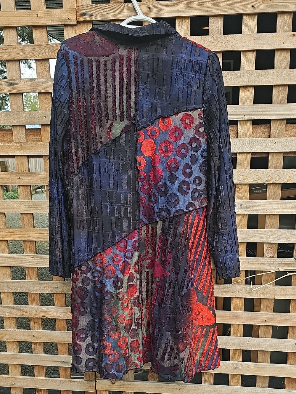 Elegant Black and Red Women's Tunic - Picture 3 of 16